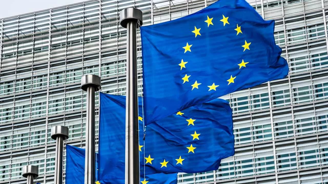 CoinShares Becomes First EU Asset Manager Licensed Under MiCA Framework