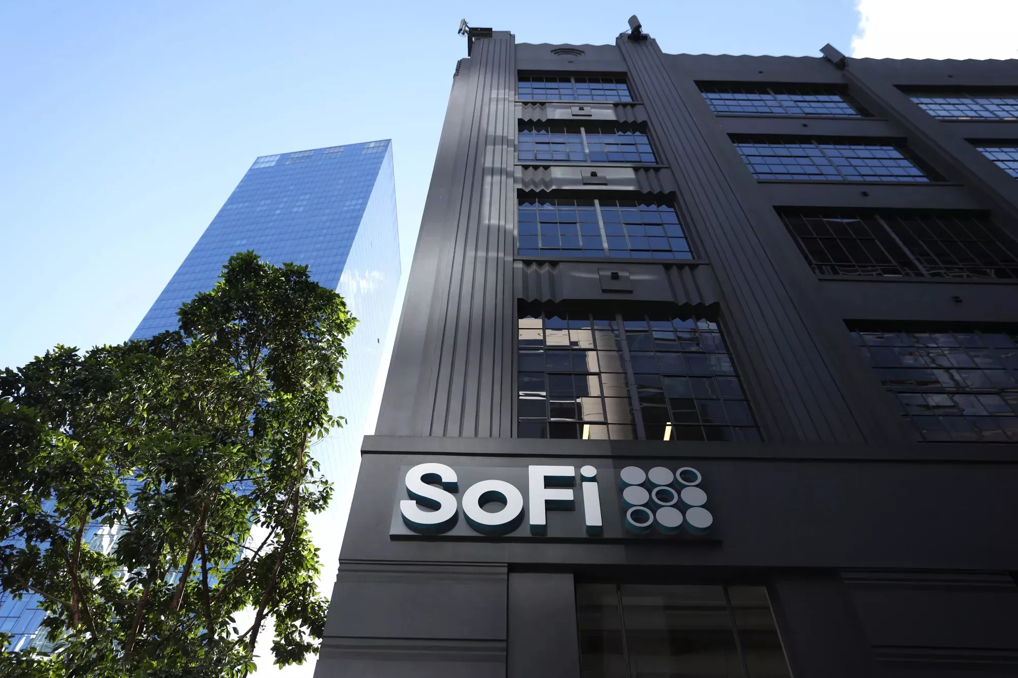 SoFi Bank Brings the U.S. Dollar On-Chain in a Landmark Move for Regulated Banking